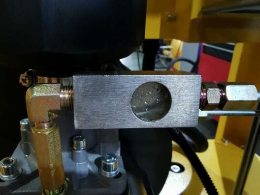 圖十五:回油視鏡 圖十五:回油視鏡