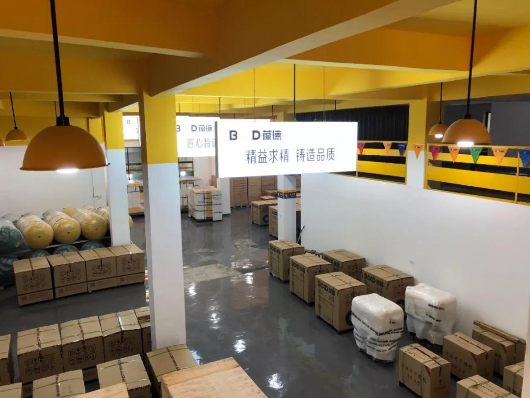 葆德空壓機(jī)浙南倉儲(chǔ)中心倉庫一角.jpg 葆德空壓機(jī)浙南倉儲(chǔ)中心倉庫一角.jpg